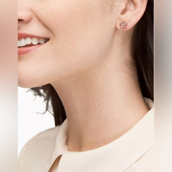 Kate Spade Light Pink Flower Studs NWT - Picture 2 of 5